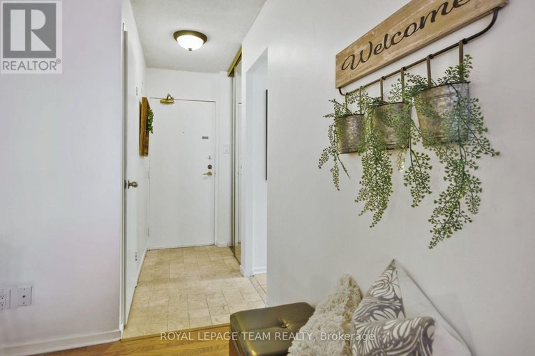28399342/701-141-somerset-street-w/ottawa-centregolden-triangle/ottawa/ontario/K2P2H1_2
