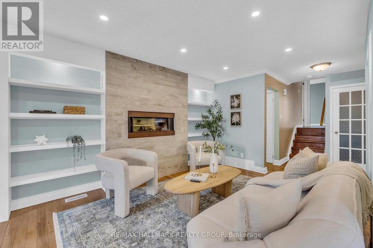 28280542/8-scharf-lane/glencairnhazeldean/ottawa/ontario/K2L2K2_4