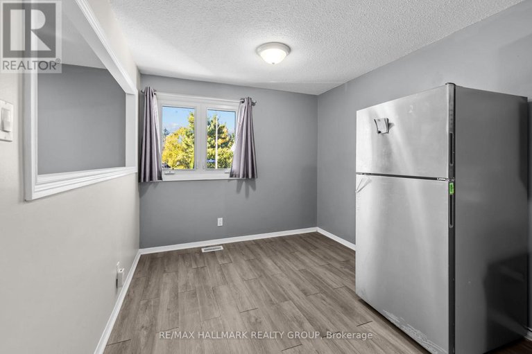 29004892/82-glamorgan-drive/glencairnhazeldean/ottawa/ontario/K2L1R4_6
