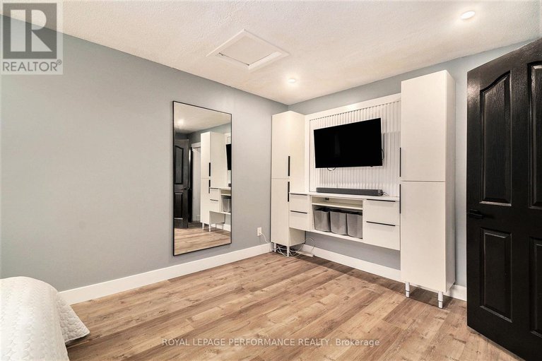 28814583/934-galaxie-avenue/navan/ottawa/ontario/K4B1M5_18