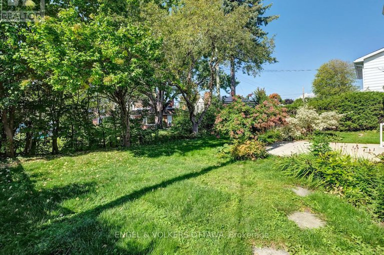 28544355/968-sadler-crescent/whitehaven/ottawa/ontario/K2B5H7_44