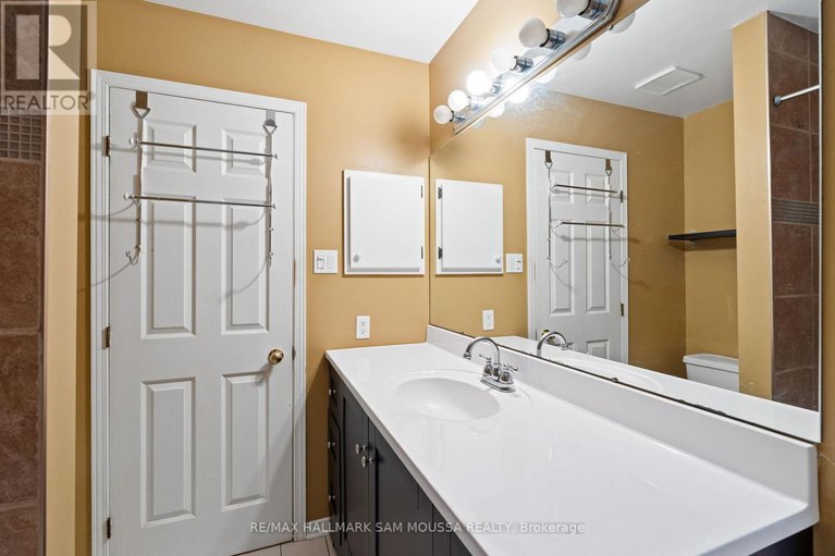 28323981/11-highmont-court/kanata-lakesheritage-hills/ottawa/ontario/K2T1B3_30