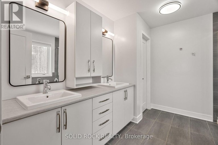 29234213/242-shinleaf-crescent/mer-bleuebradley-estatesanderson-park/ottawa/ontario/K1W0J2_24