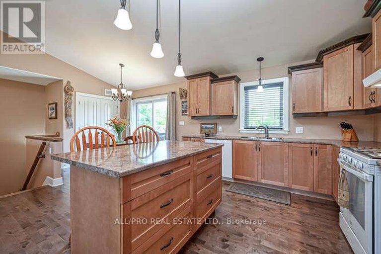 28596832/831-bolton-road/north-grenville-twp-kemptville-south/north-grenville/ontario/K0G1N0_10
