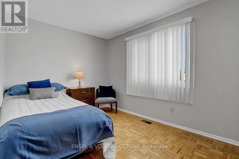 29381933/1016-driftwood-crescent/convent-glen/ottawa/ontario/K1C2P1_38