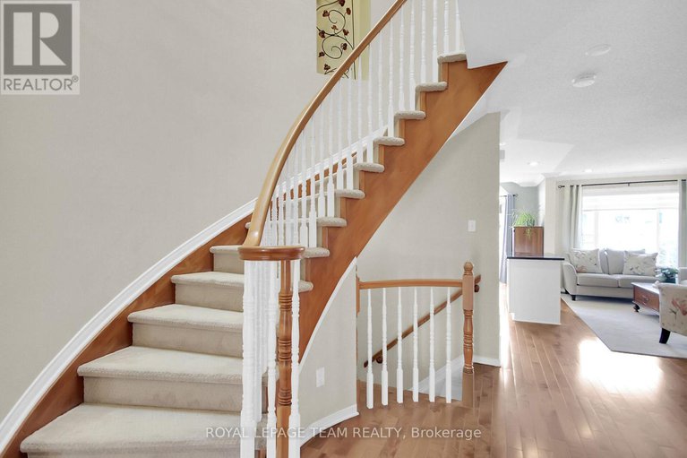 28277167/484-meadowbreeze-drive/emerald-meadowstrailwest/ottawa/ontario/K2M2T6_14
