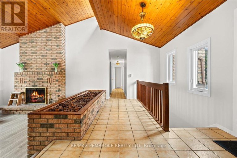 29556813/1235-millburn-crescent/cumberland-ridge/ottawa/ontario/K4C1C9_20