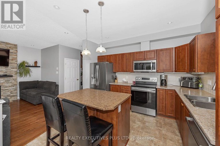 28498185/341-jasper-crescent/town-of-rockland/clarence-rockland/ontario/K4K0C9_11