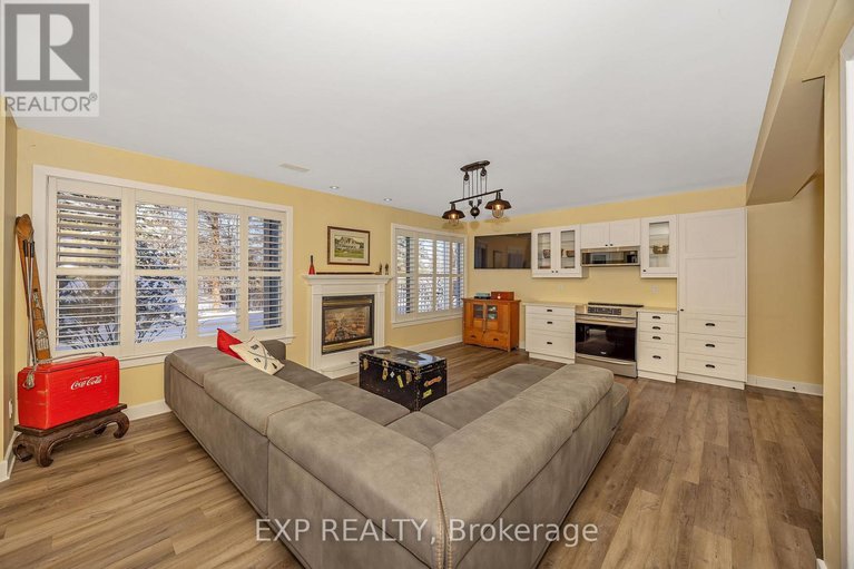 29397622/46-marsh-sparrow-private/morgans-grantsouth-march/ottawa/ontario/K2K3P2_27