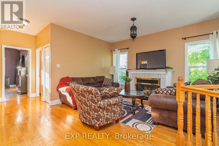 28624548/1567-rumford-drive/fallingbrookpineridge/ottawa/ontario/K4A4C1_4