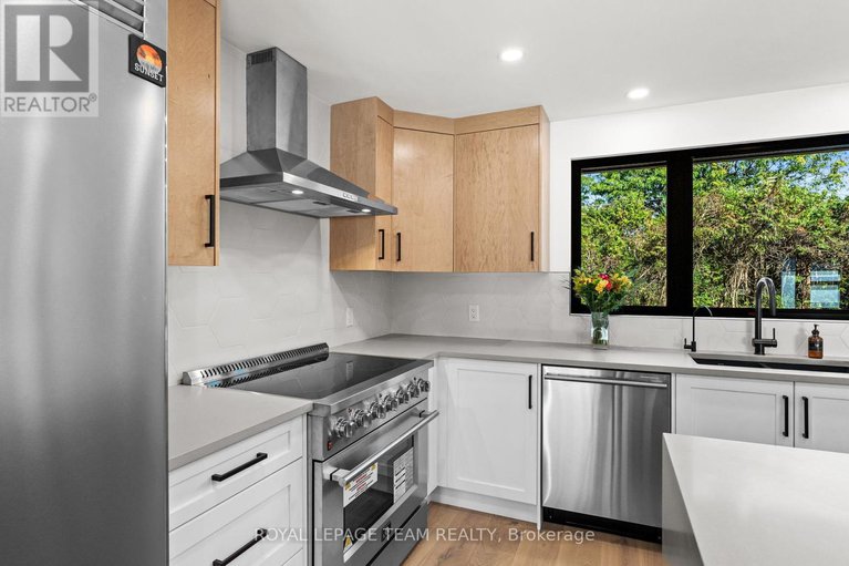28989052/5575-south-sunset-drive/manotick-long-island-nicholls-island/ottawa/ontario/K4M1J4_15
