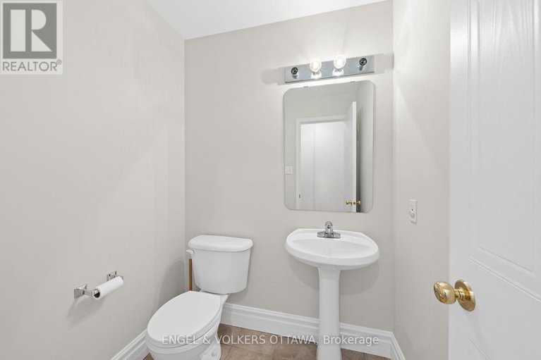 29142168/526-meadowbreeze-drive/emerald-meadowstrailwest/ottawa/ontario/K2M2T4_18