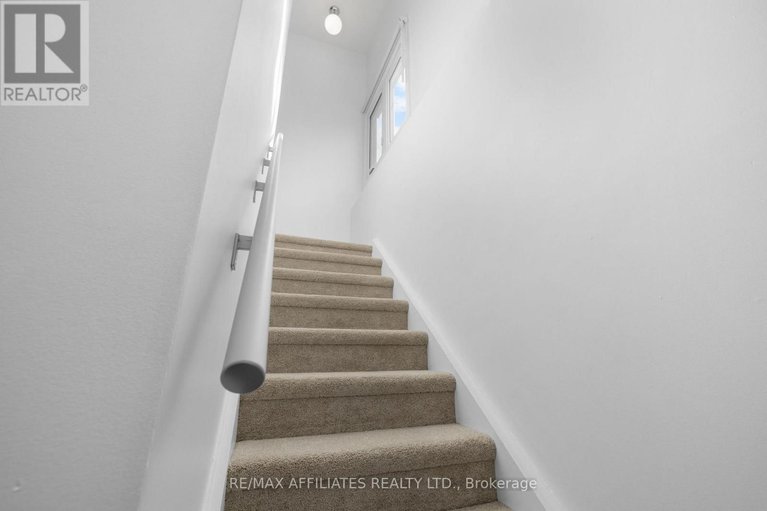 29083551/12-selye-crescent/beaverbrook/ottawa/ontario/K2K1C9_20