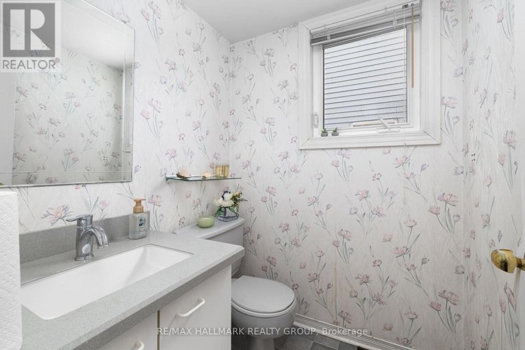 29454633/2836-mozart-court/emerald-woodssawmill-creek/ottawa/ontario/K1T2P7_17