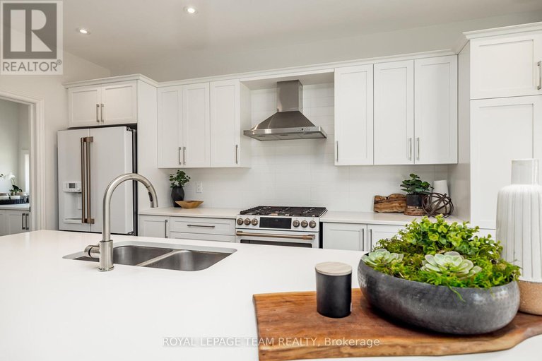 28830744/636-mistwell-lane/riverside-southgloucester-glen/ottawa/ontario/K4M1B2_12
