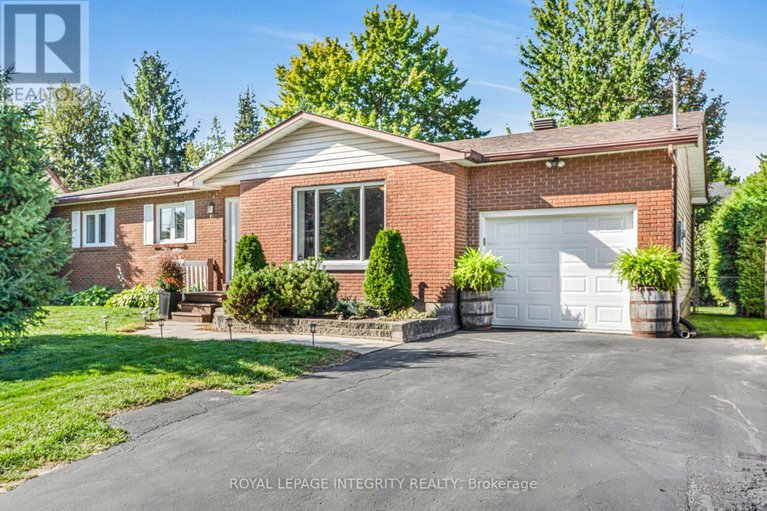 28899547/13-elm-avenue/village-of-russell/russell/ontario/K4R1B3_1