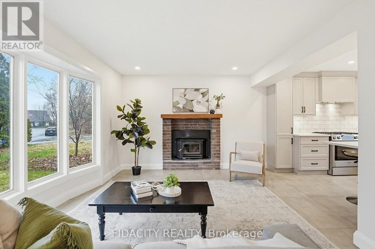 29608674/7-gagnon-court/beaverbrook/ottawa/ontario/K2K1A7_10