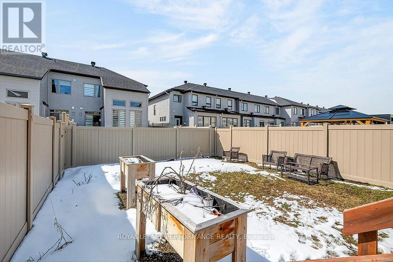 29690185/790-cairn-cres-crescent-e/mer-bleuebradley-estatesanderson-park/ottawa/ontario/K1W0P7_34