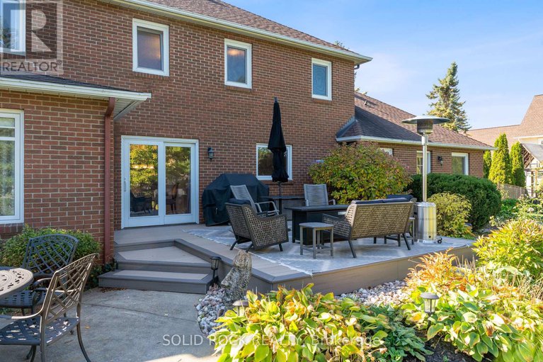 28931406/5569-whitewood-avenue/manotick-village-manotick-estates/ottawa/ontario/K4M1E1_41