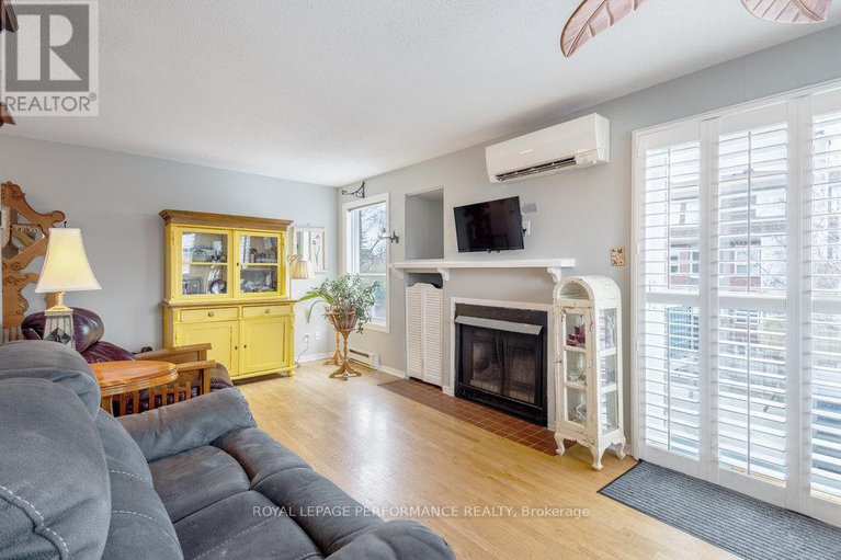 28401410/e-3066-councillors-way/blossom-parkleitrim/ottawa/ontario/K1T2S7_8
