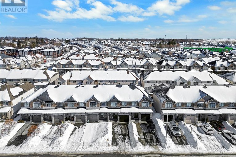 29495848/560-du-pin-rouge-way/mer-bleuebradley-estatesanderson-park/ottawa/ontario/K1W0C4_3