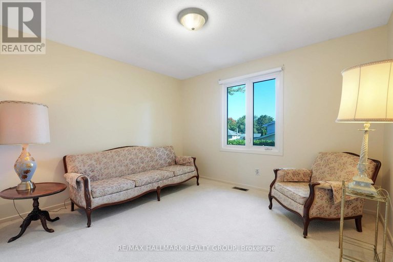 28869617/1-northview-road/city-viewskylinefisher-heightsparkwood-hills/ottawa/ontario/K2E6A6_31