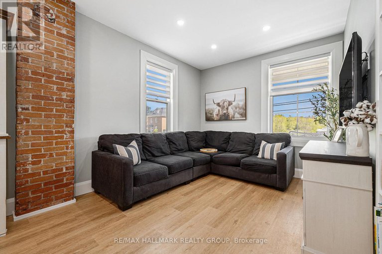 28634699/33-river-road/mcnabbraeside-twps/mcnabbraeside/ontario/K7S1R3_11