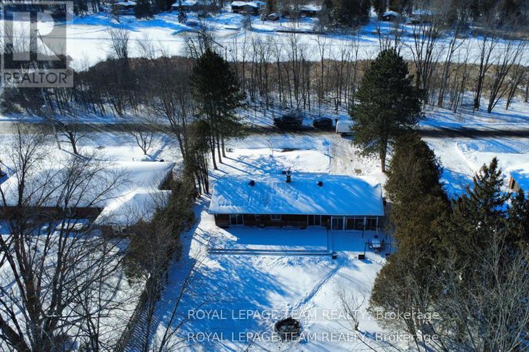 29396926/6636-marina-drive/manotick-south-to-roger-stevens/ottawa/ontario/K4M1B3_45