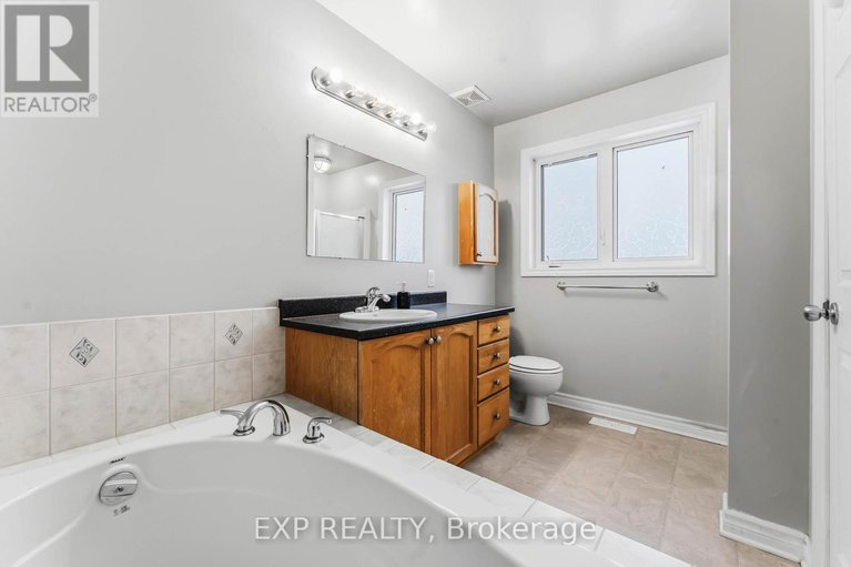 29238226/214-montmorency-way/avalon-east/ottawa/ontario/K4A0J9_29