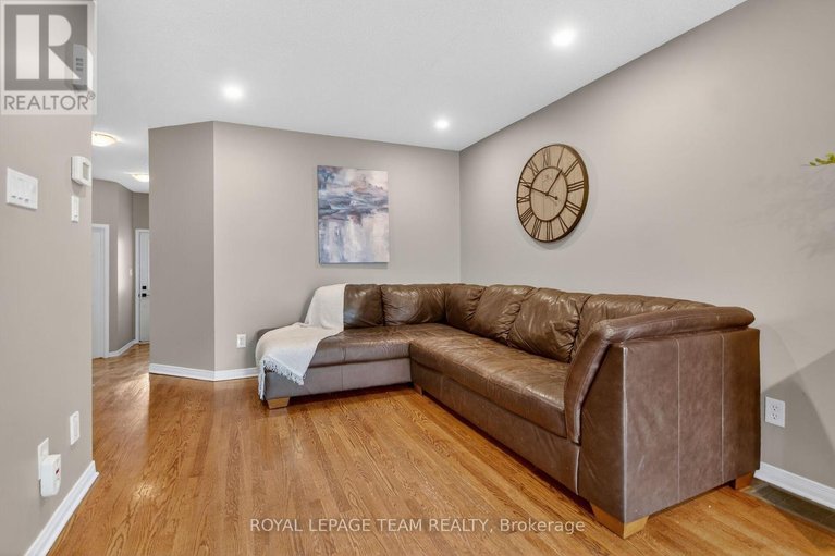 29560195/317-copperfield-crescent/cedargrovefraserdale/ottawa/ontario/K2J0L2_4