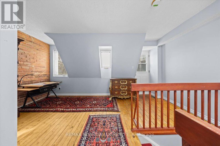 29377343/32-waverley-street/ottawa-centregolden-triangle/ottawa/ontario/K2P0T9_35