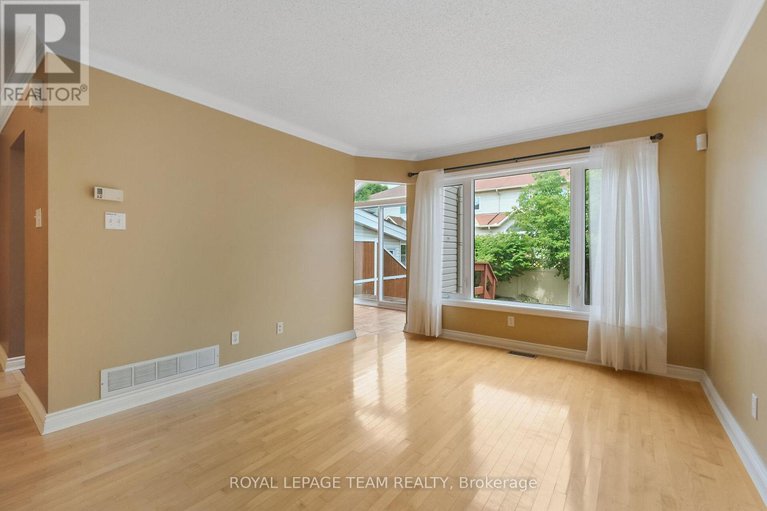 29089412/6201-arbourwood-drive/chapel-hill/ottawa/ontario/K1C7L6_17