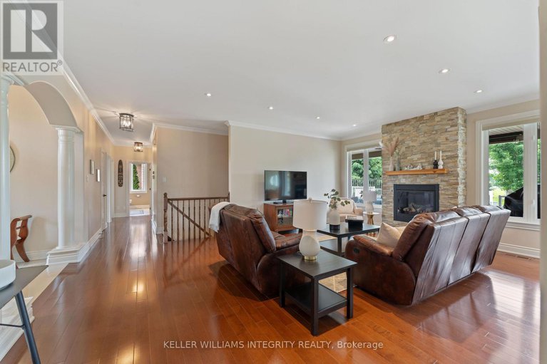 28432498/6373-blossom-trail-drive/greely/ottawa/ontario/K4P0B1_11