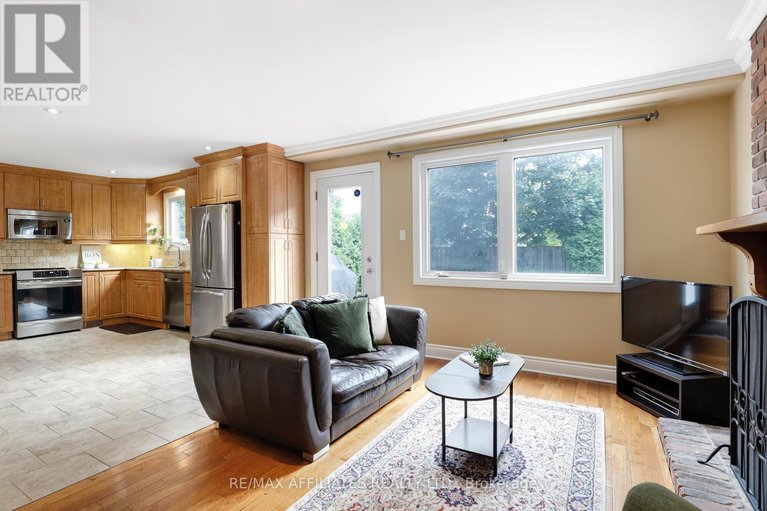 28820218/2347-briar-hill-drive/urbandale-acres/ottawa/ontario/K1H7A7_21