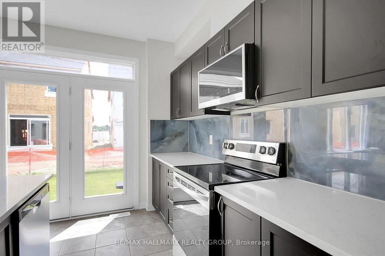 28480332/676-quilter-row/goulbourn-twp-from-franktown-rdsouth-to-rideau/ottawa/ontario/K0A2Z0_18