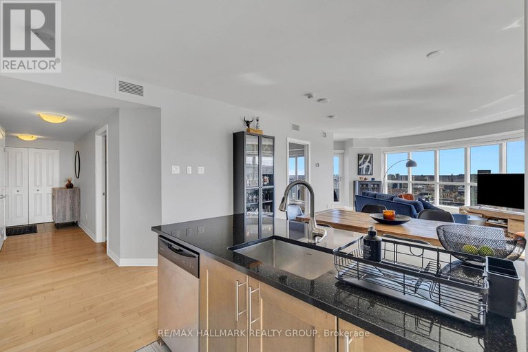 28515144/2301-195-besserer-street/sandy-hill/ottawa/ontario/K1N0B6_17