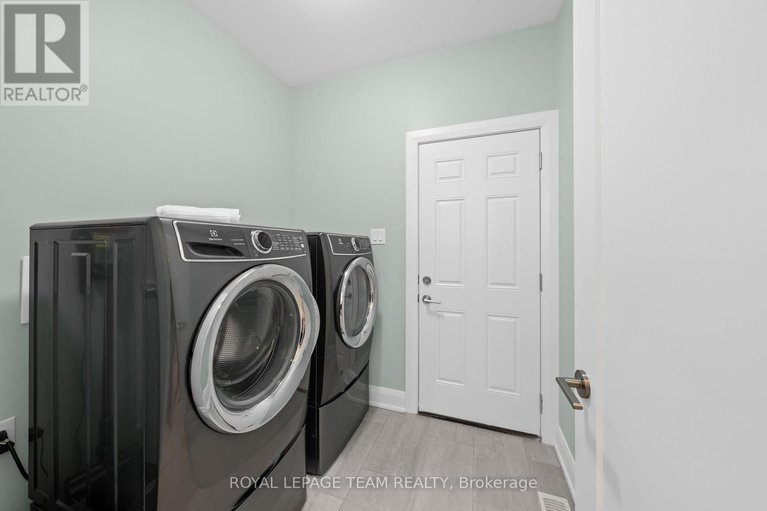 29419268/111-dun-skipper-drive/blossom-parkkemp-parkfindlay-creek/ottawa/ontario/K1X0G1_26