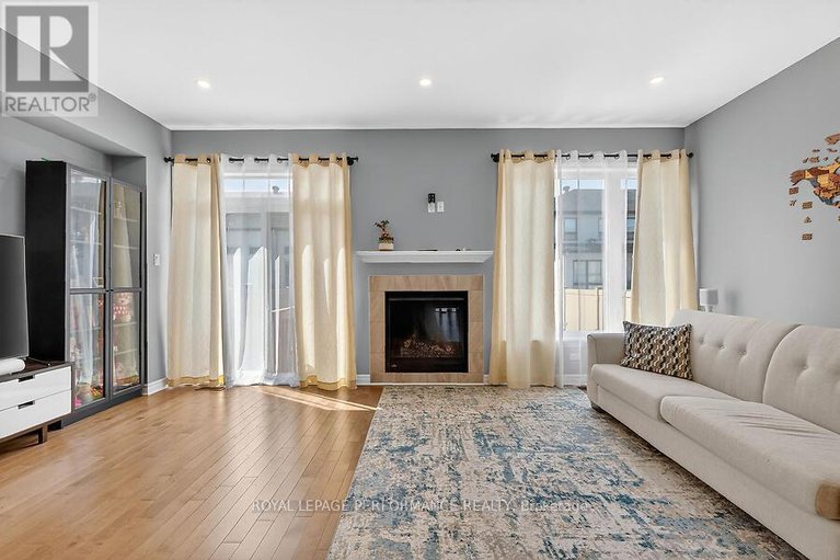 29557576/790-cairn-crescent/mer-bleuebradley-estatesanderson-park/ottawa/ontario/K1W0P7_15