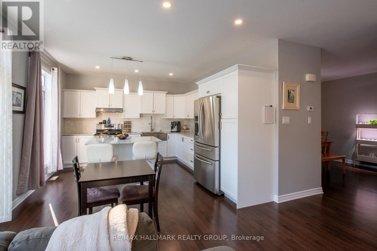28553250/217-fountainhead-drive/mer-bleuebradley-estatesanderson-park/ottawa/ontario/K1W0C2_14