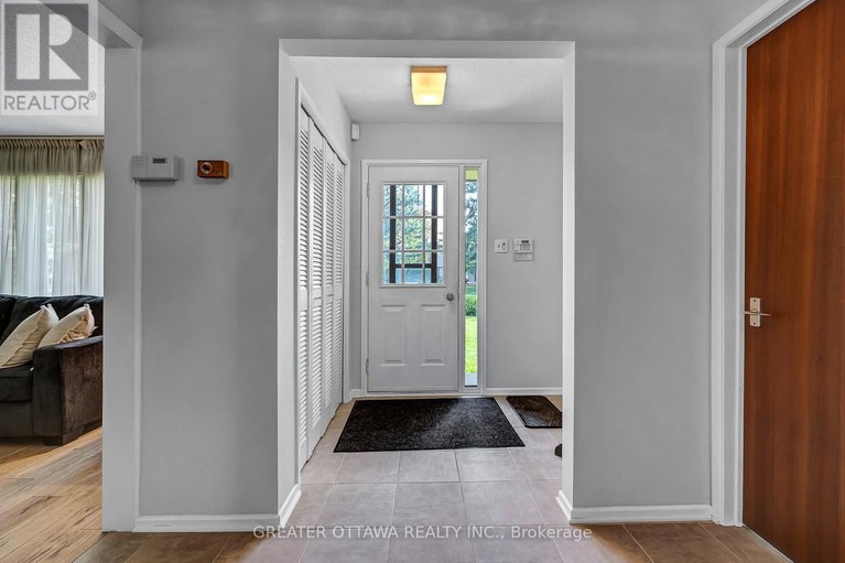 27904178/15-rutherford-crescent-s/beaverbrook/ottawa/ontario/K2K1N1_3