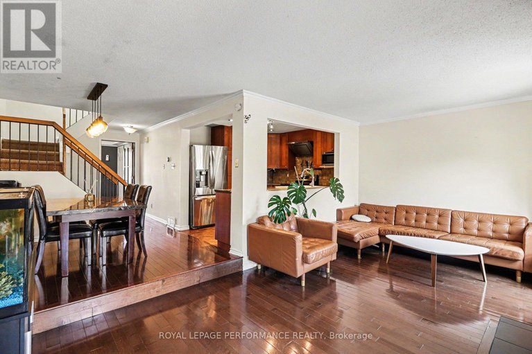 29586138/7004-bilberry-drive/convent-glen-north/ottawa/ontario/K1C3R6_4