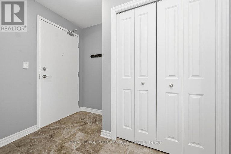 29446146/116-120-prestige-circle/chatelaine-village/ottawa/ontario/K4A1B4_15