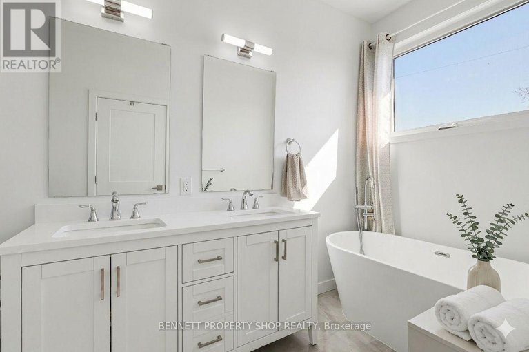 29479240/139-duford-street/vanier/ottawa/ontario/K1L6Z5_5