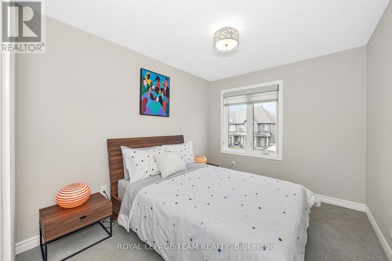 28564716/526-edenwylde-drive/remainder-of-stittsville-area/ottawa/ontario/K2S2K4_31