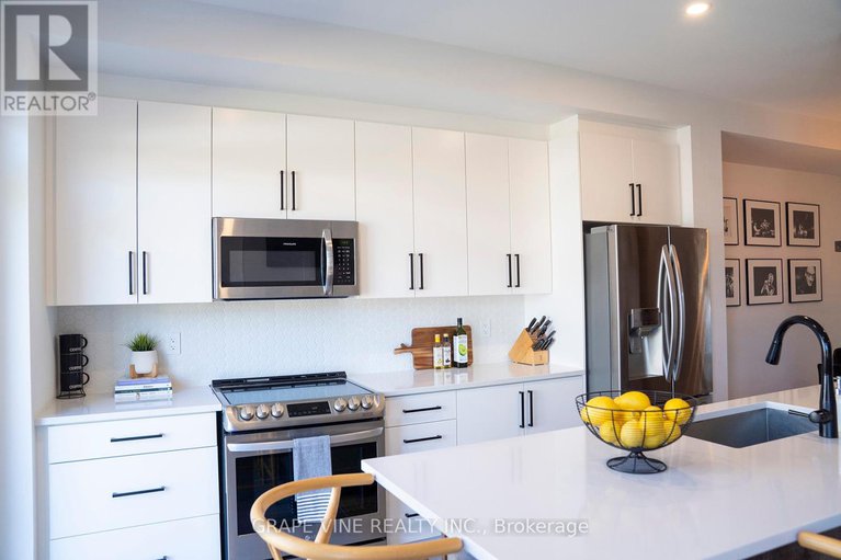 28962954/2057-caltra-crescent/half-moon-bay/ottawa/ontario/K2J6V4_9
