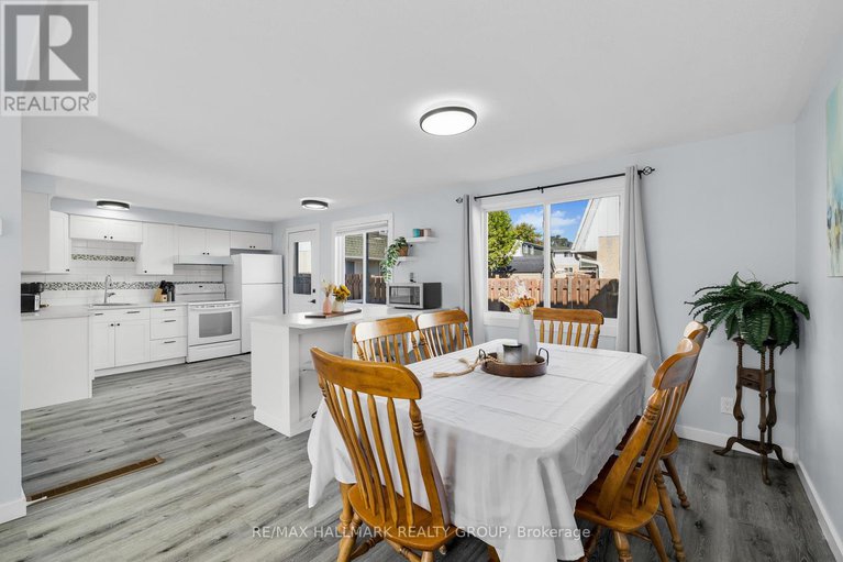 28895852/d-1520-beaverpond-drive/pineview/ottawa/ontario/K1B3R9_13