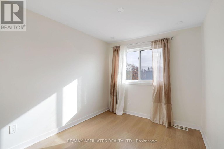 29170194/37-472-sandhamn-private/hunt-club-parkgreenboro/ottawa/ontario/K1T2Z4_27