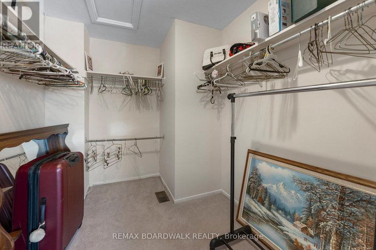 29296508/402-sandhamn-private/hunt-club-parkgreenboro/ottawa/ontario/K1T2Y9_18