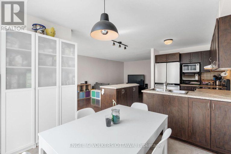 28731847/541-langelier-avenue/mer-bleuebradley-estatesanderson-park/ottawa/ontario/K1W0E7_18