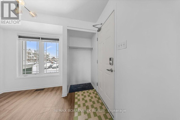 29483798/364-crownridge-drive/emerald-meadowstrailwest/ottawa/ontario/K2M3A4_4